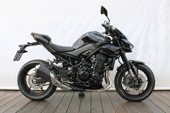 KAWASAKI Z900 KAWASAKI Z900